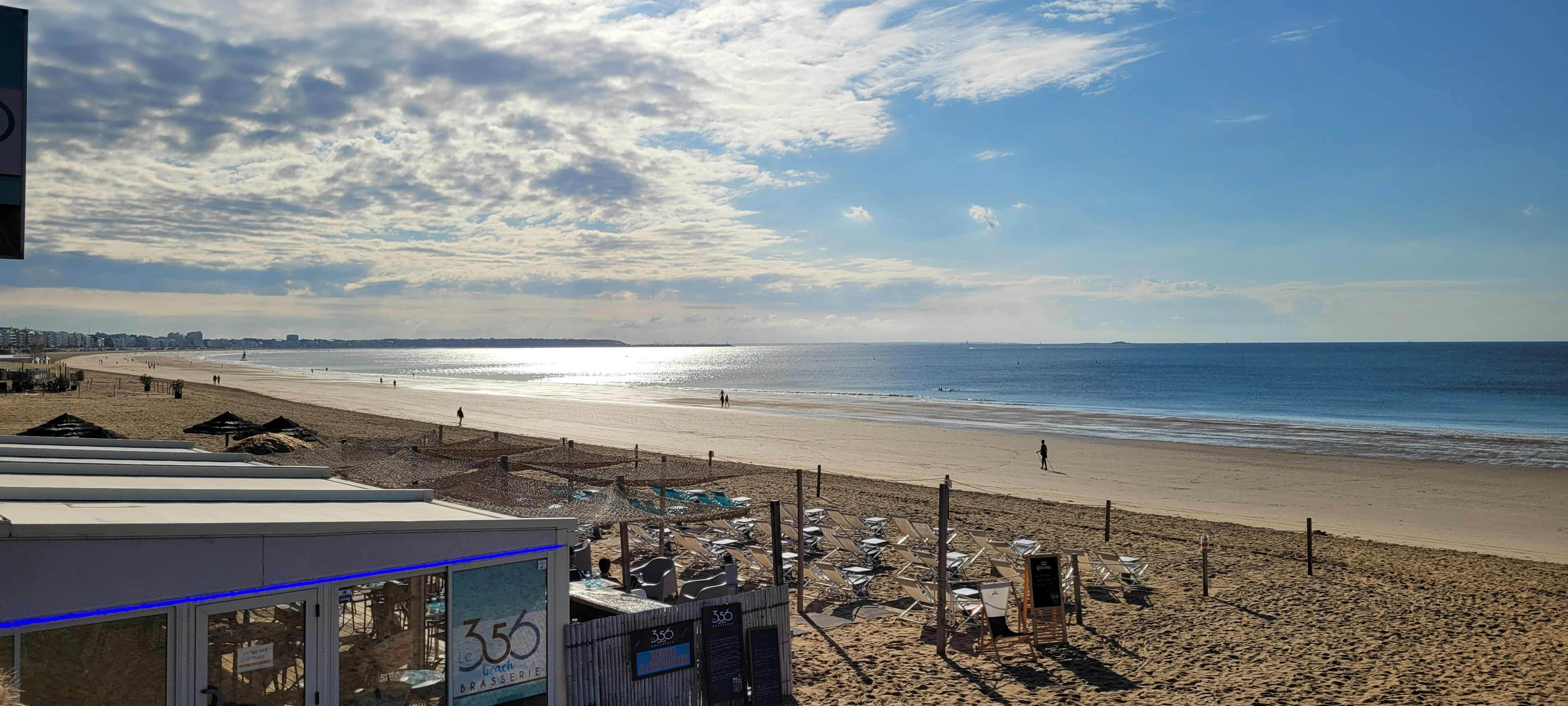 Plage de La Baule depuis le 356 Beach avec transats